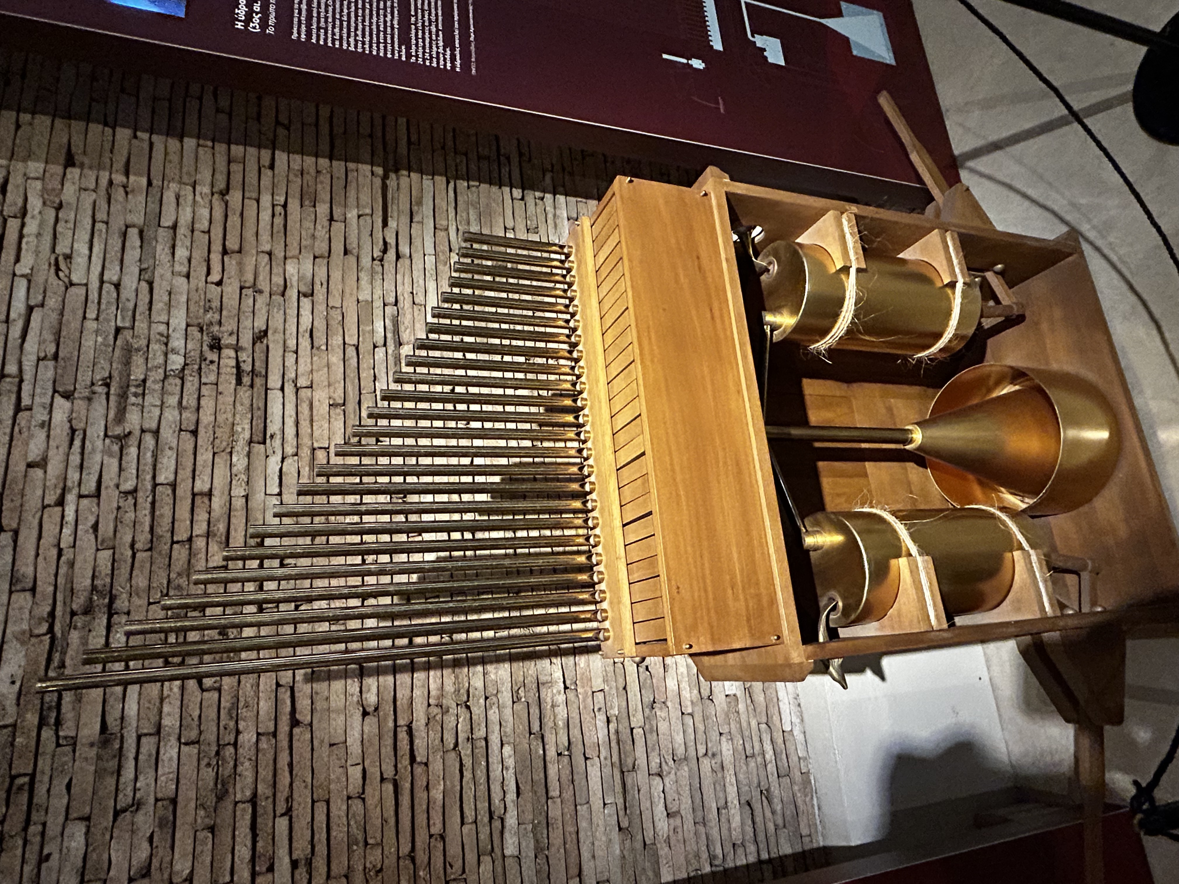 Self-playing pipe instrument